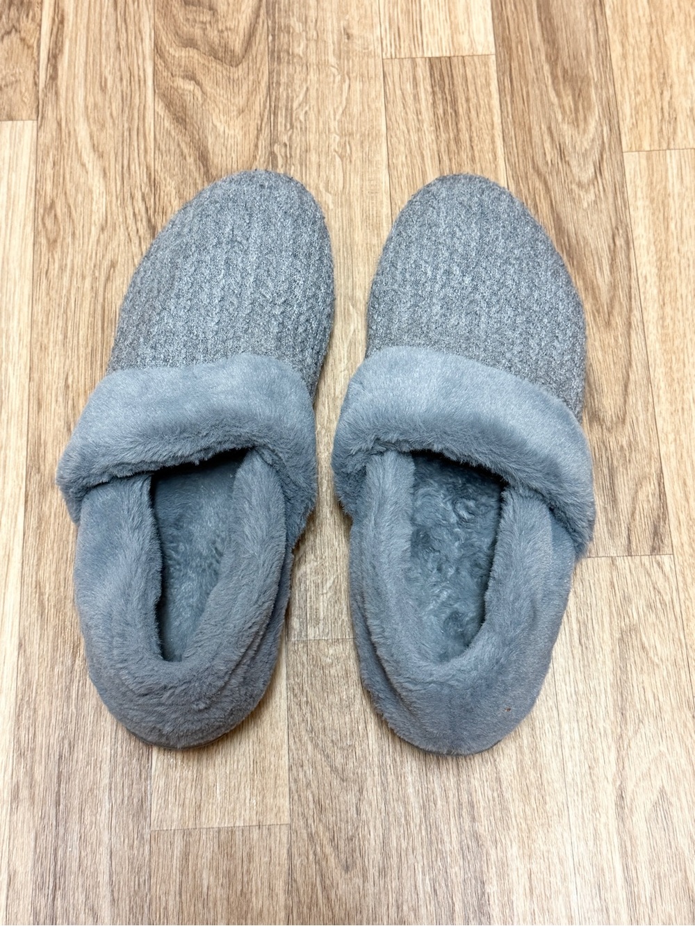 Vionic Gray Faux Fur Slippers